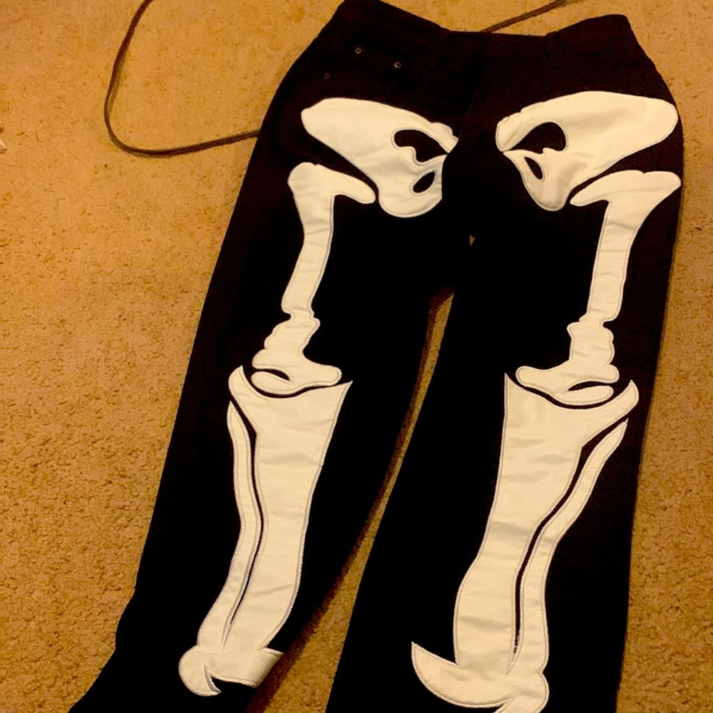 Never worn size medium they are too small